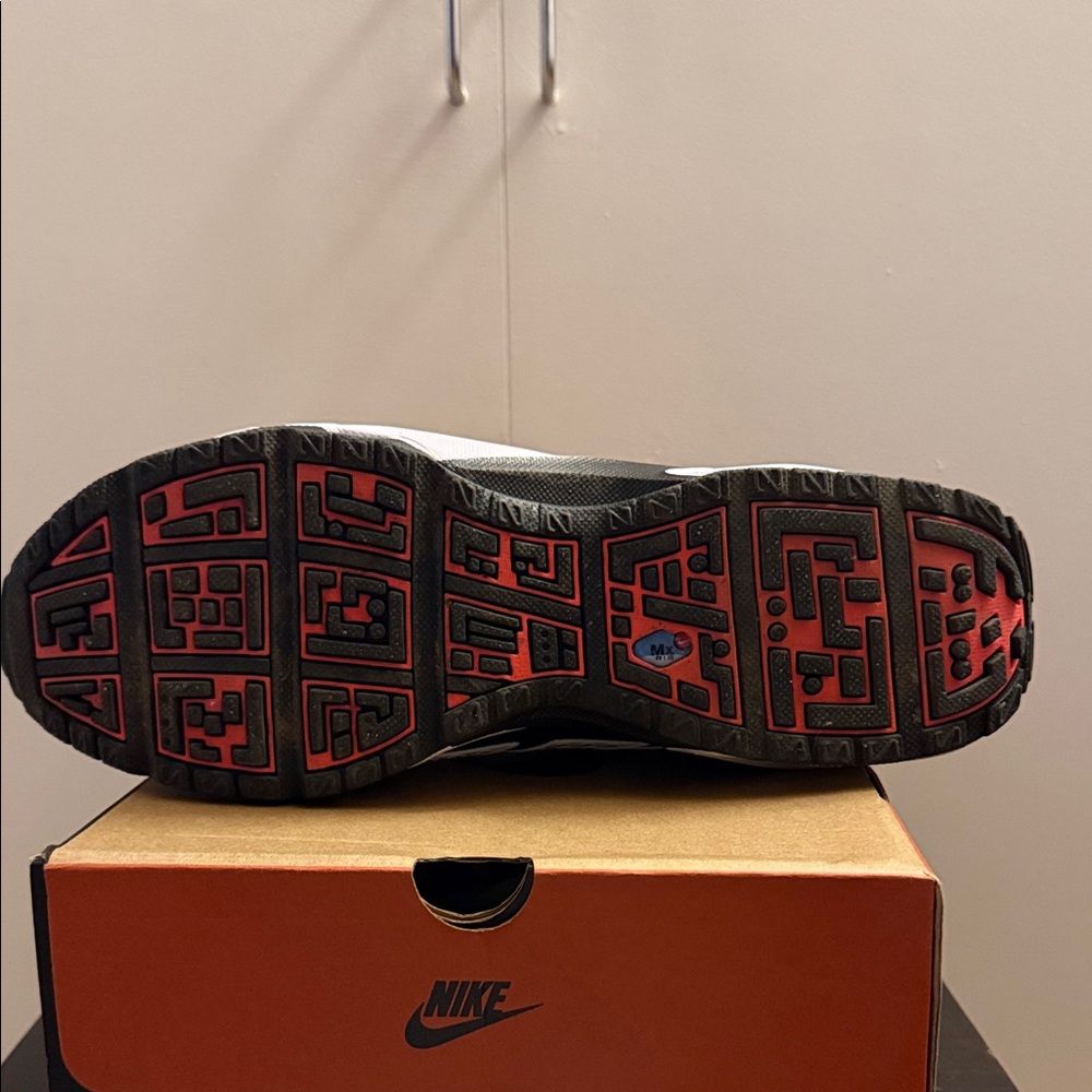 Nike Air Max SNDR - Bright Crimson and Black - Picture 7 of 11